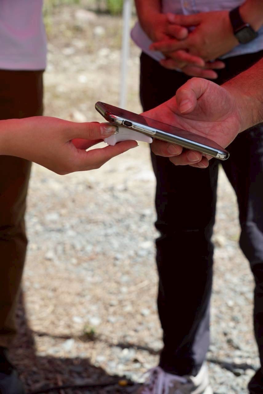 スマホでスキャンしている様子